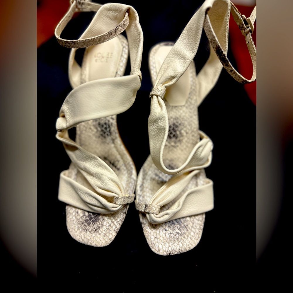 NEW Louise et Cie Soft white leather sandal. Very comfortable heel.